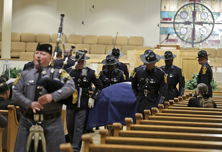Nearly 3,000 attend funeral for slain Va. trooper | HamptonRoads