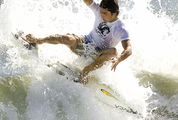 Surfing Men