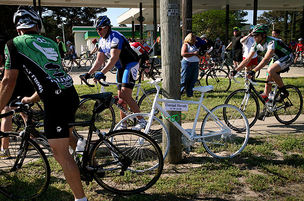 Beach cyclists rally to mourn loss, push for safety | HamptonRoads ...