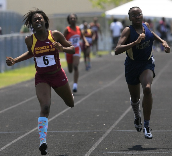 Booker T. Washington's Champagne Bell pulls ahead of Granby's Cassandra 