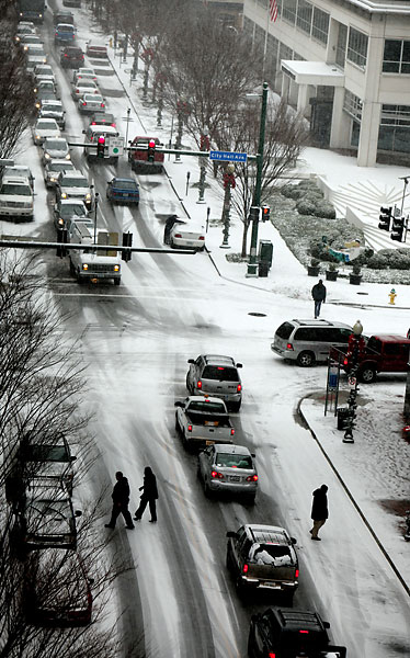 Snow Falls on Hampton Roads